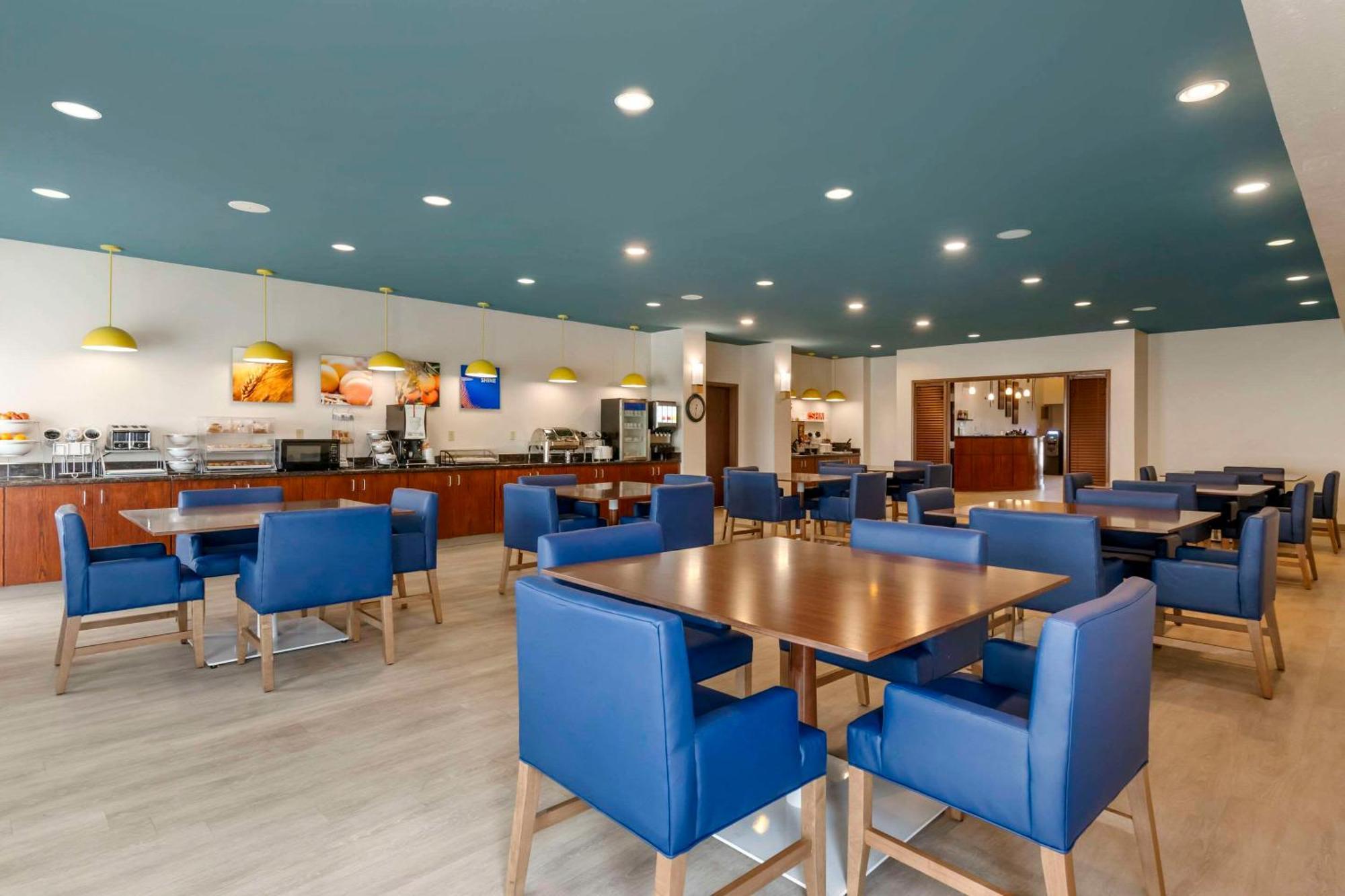 Comfort Suites Conference Center Рапид Сити Екстериор снимка